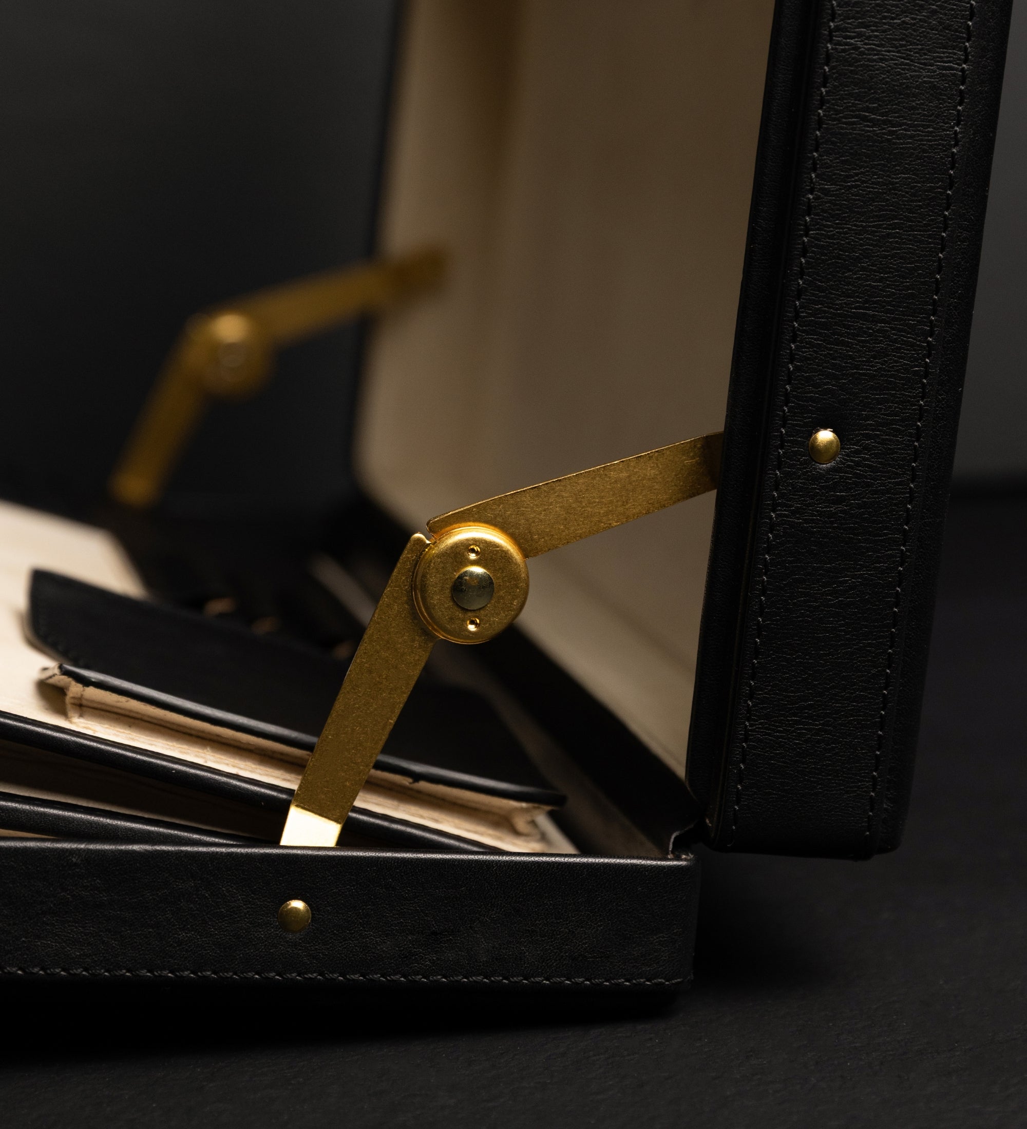 Leather Attaché Case Briefcase - Vendetta