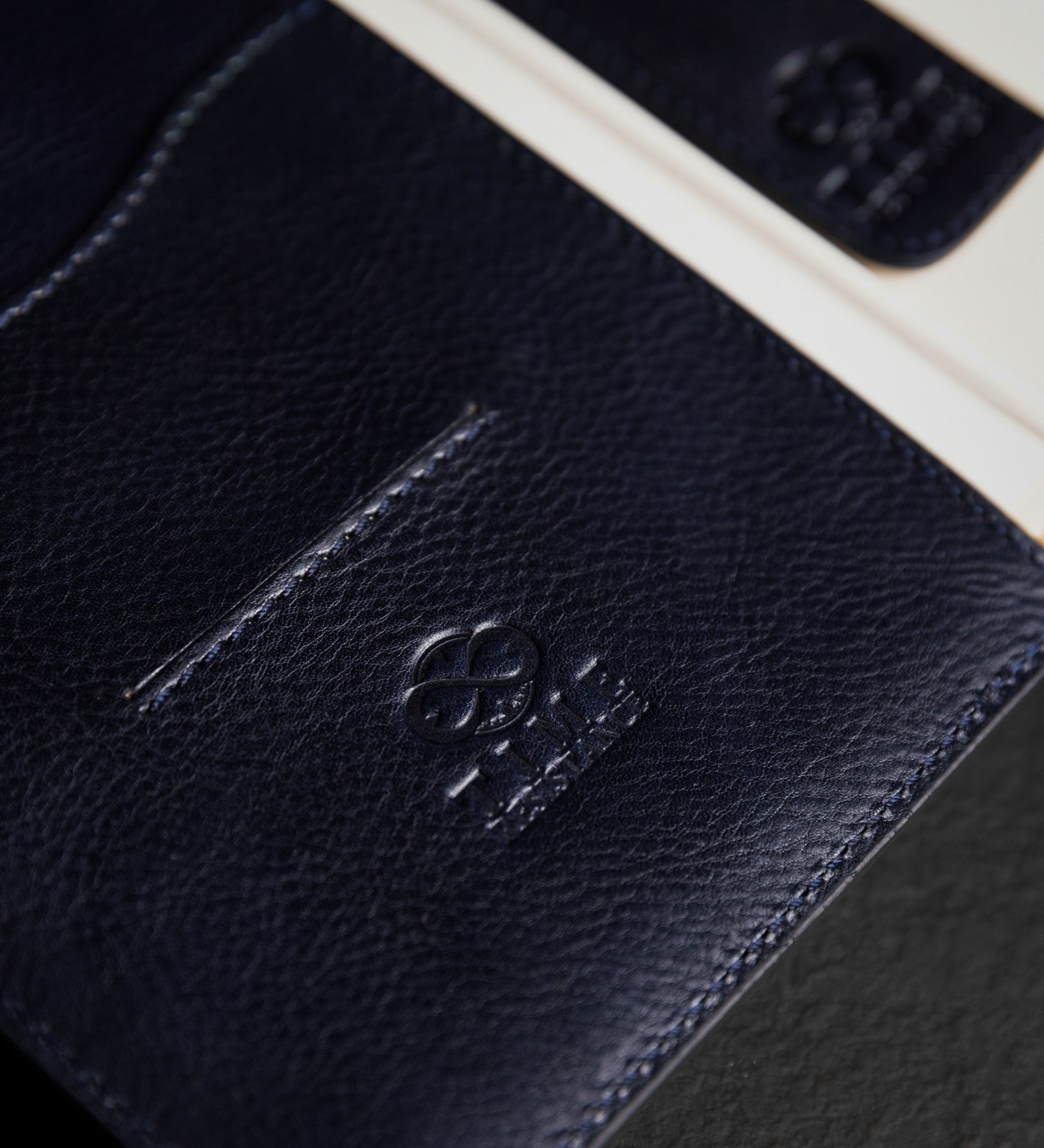 Womens Leather Journal with Refillable A5 Notepad - The Diary of a Nobody